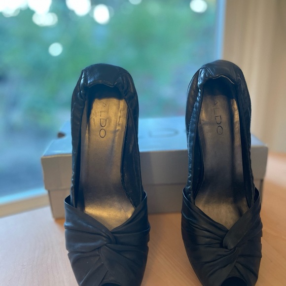 Aldo Wedge Heel
Good condition
See photos for signs of minor wear - Picture 6 of 6